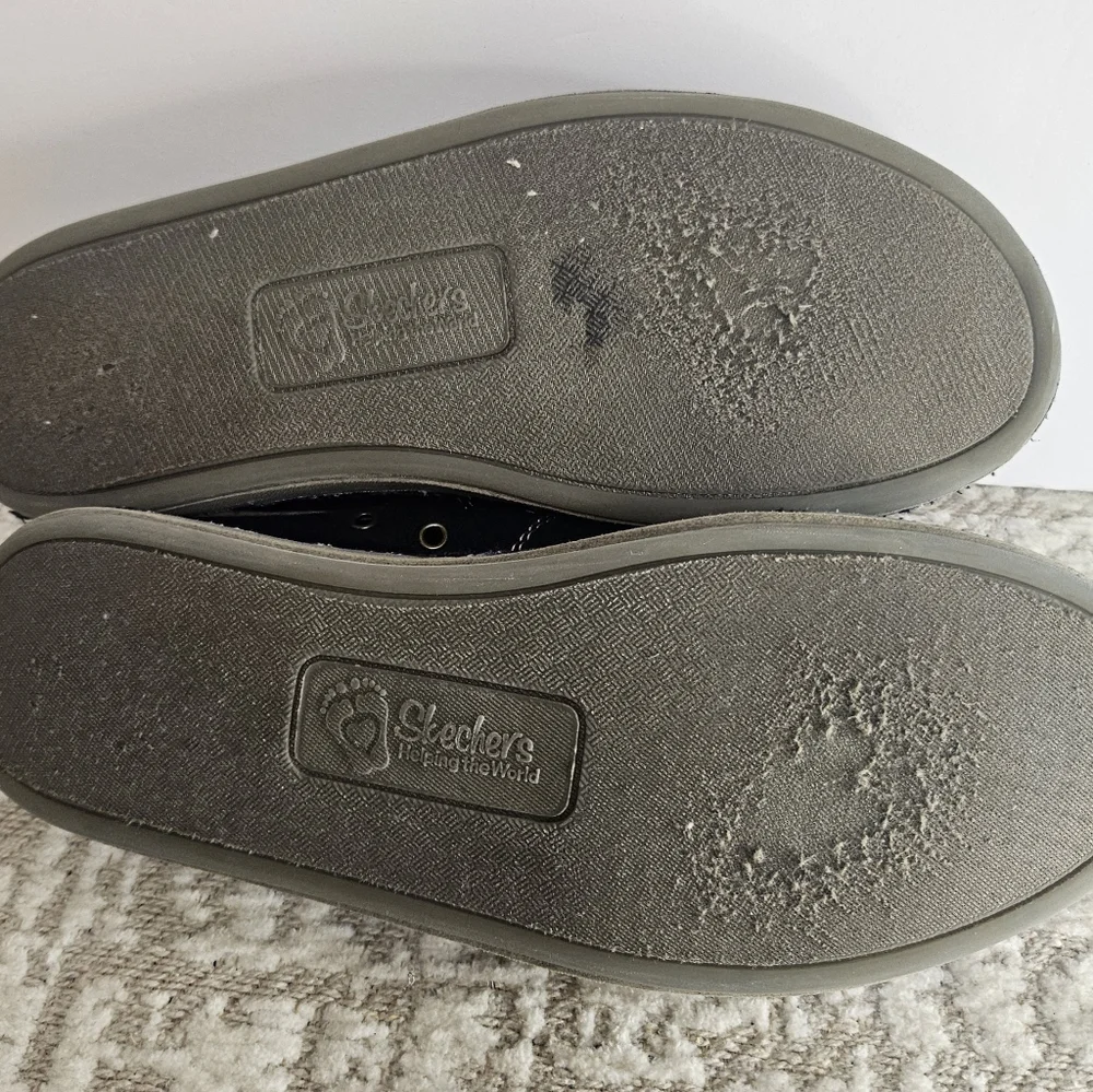 Womens sketchers Bob's size 8‎